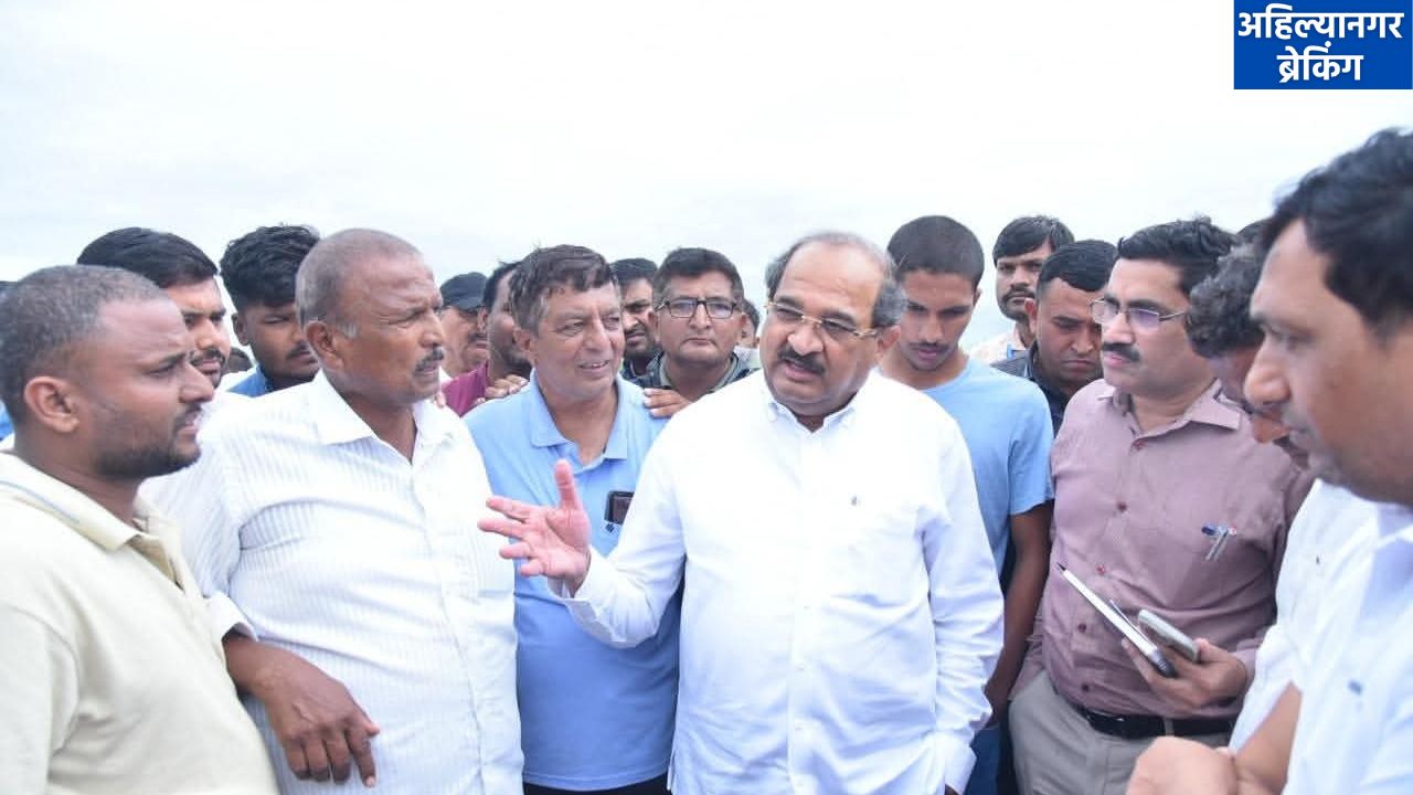 अस्मानी संकटावर निश्चितपणे मात करू – पालकमंत्री राधाकृष्ण विखे पाटील